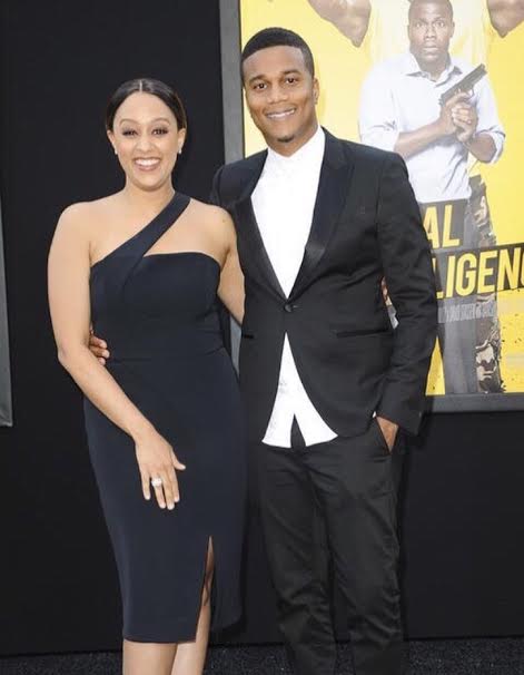 Splurge-Tia-Mowry-Central-Inteligence-Nicholas-Tech-Curve-One-shoulder-split-dress