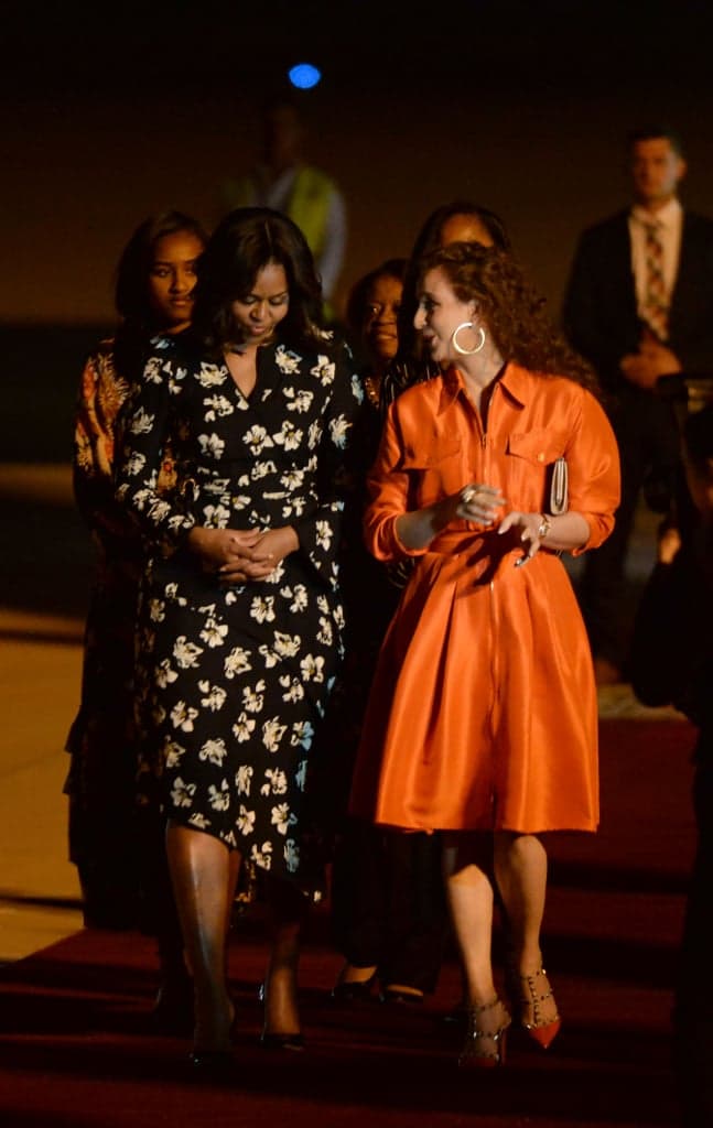michelle-sasha-malia-obama-arrive-fresh-faced-in-morocco-proenza-1