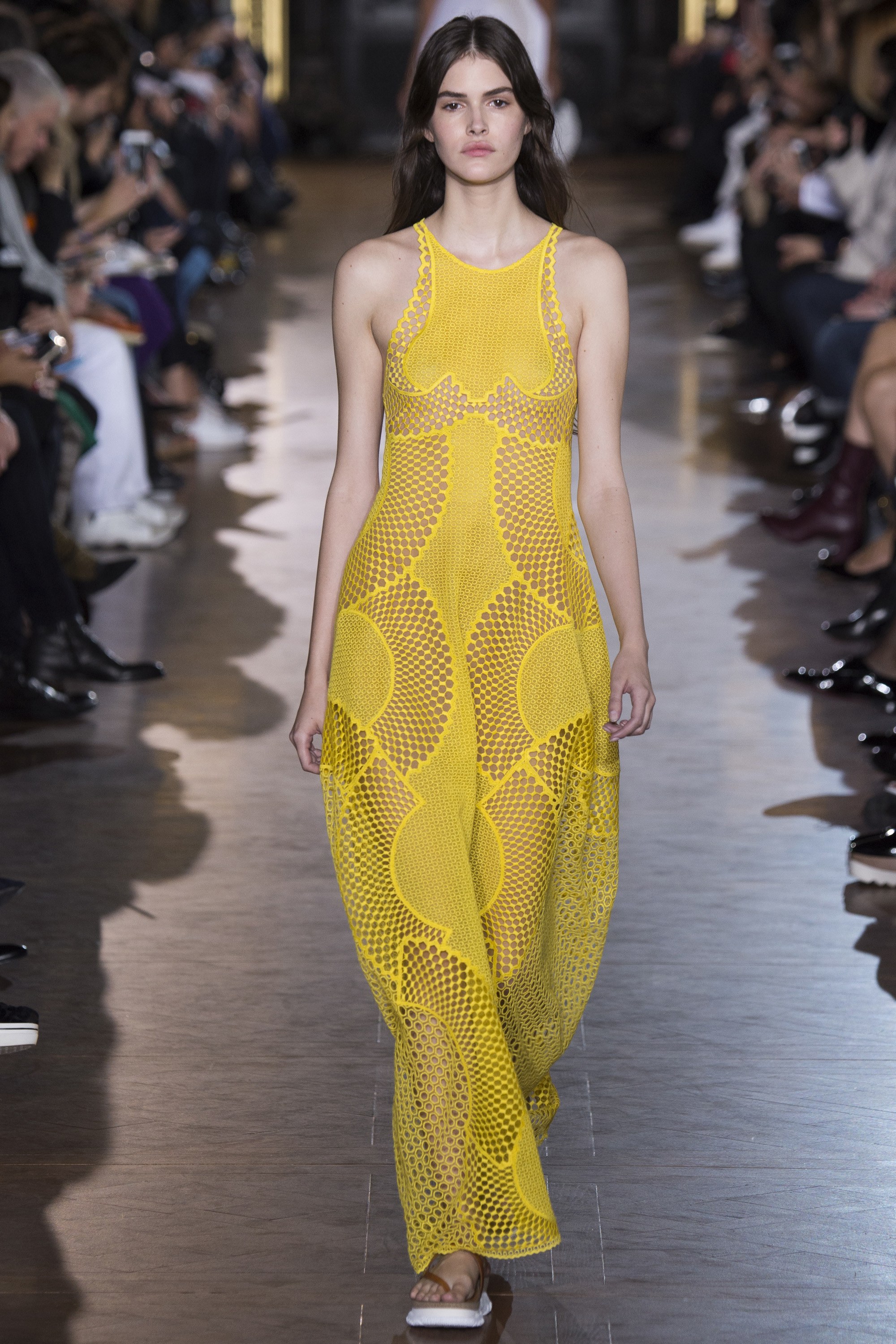 stella-mccartney-spring-2016-yellow-maxi-sleeveless-dress