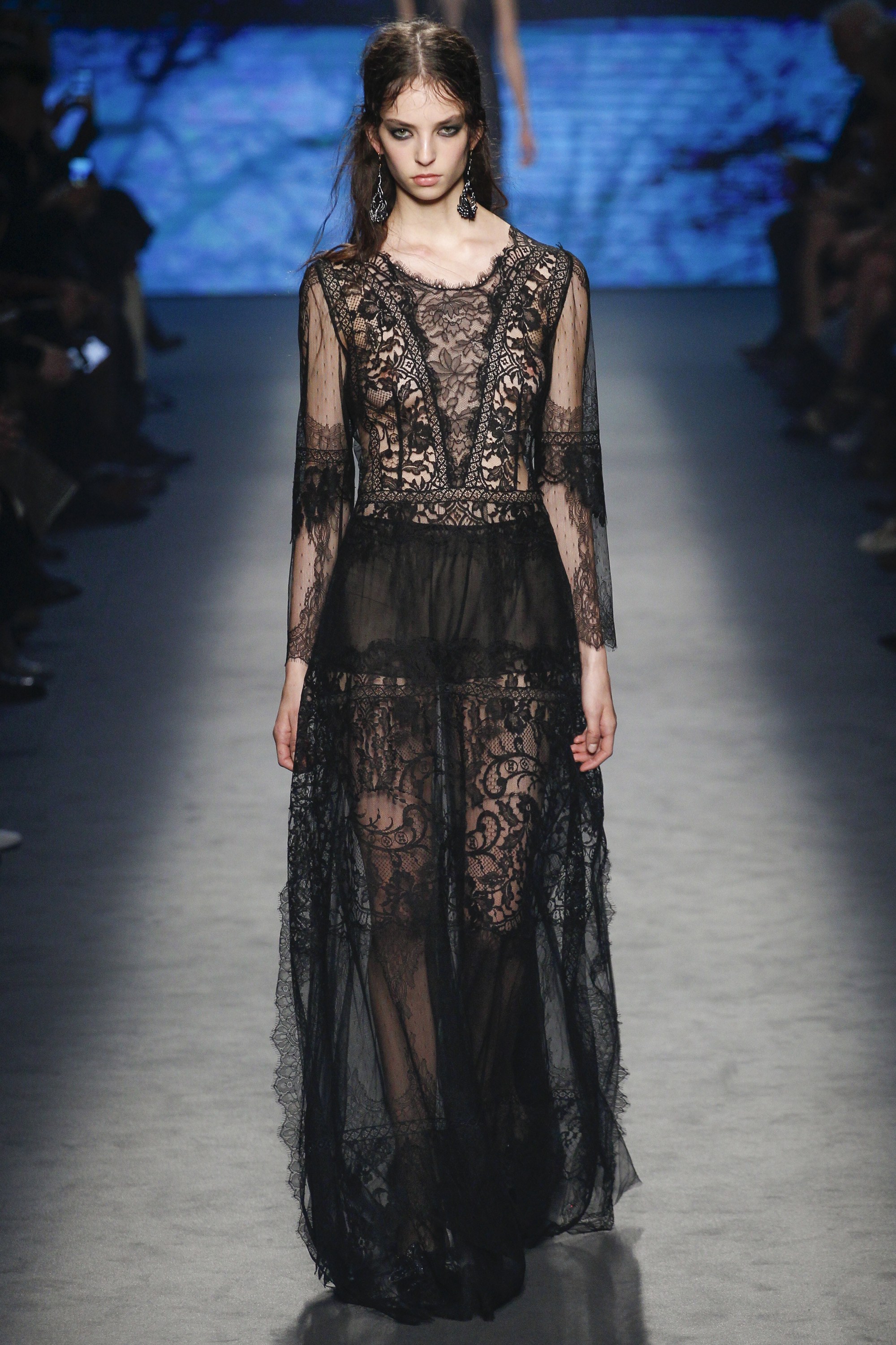 Alberta-Ferretti-Fall-2016-Sheer-Lace-Gown-1