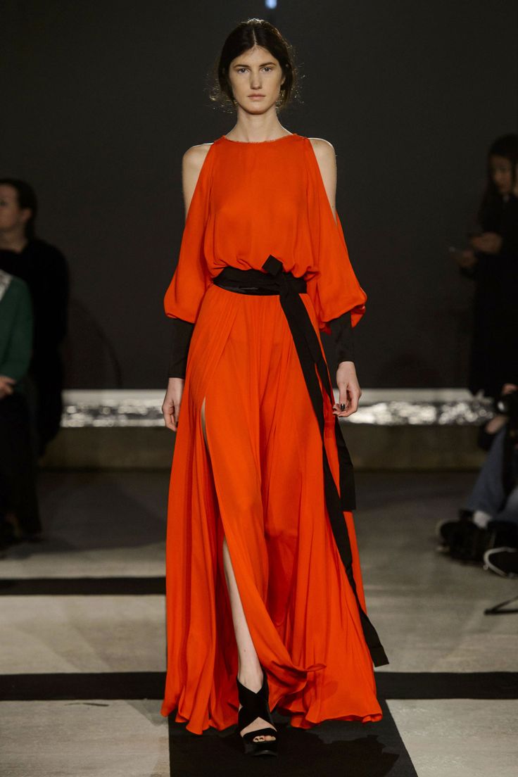Amanda-wakeley-fall-2016-rtw-red-draped-high-slit-gown