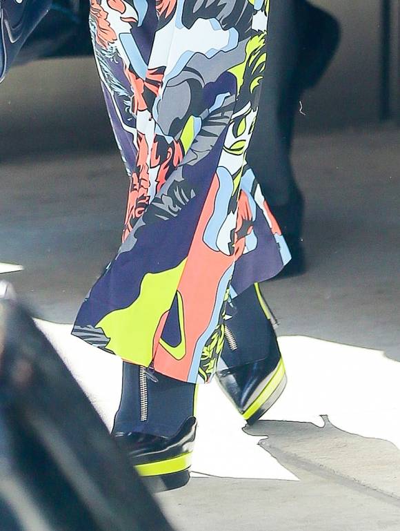 Celine-dion-jimmy-fallon-Versace-fall-2016-colorful-jumpsuit-5