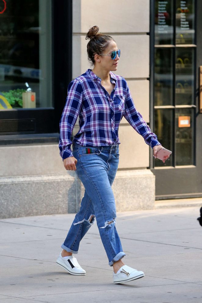 Jennifer-Lopez-nyc-rails-gucci-roger-vivier