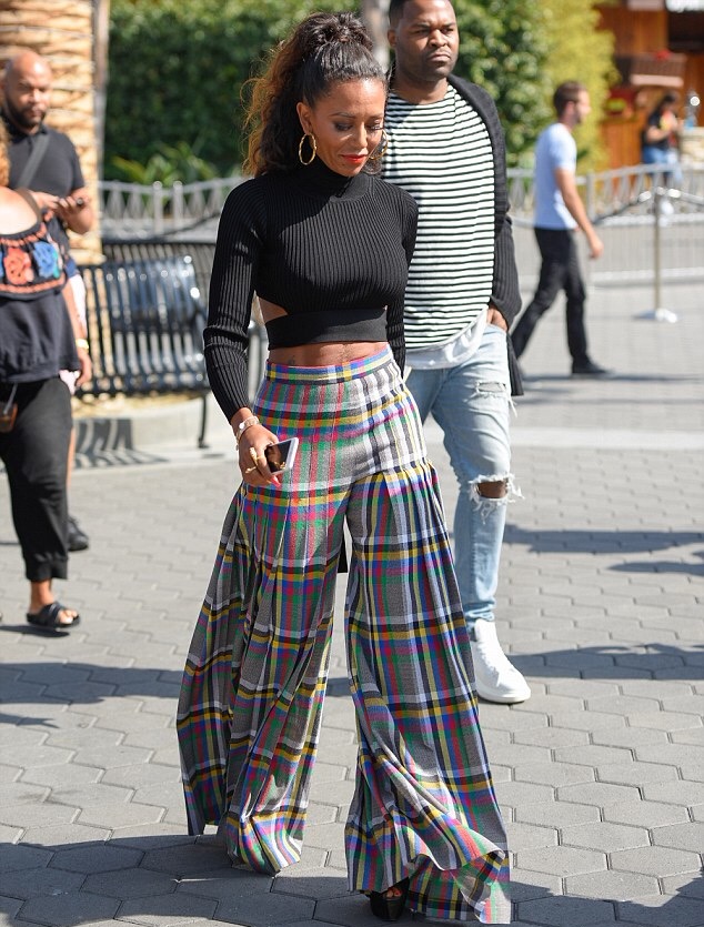 Mel B Cushnie et Ochs Turtleneck Cut Out Sweater and Marco de Vincenzo Plaid Flare Pants 3