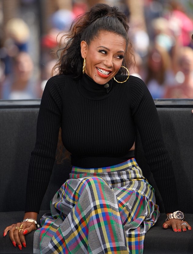 Mel B Cushnie et Ochs Turtleneck Cut Out Sweater and Marco de Vincenzo Plaid Flare Pants 5