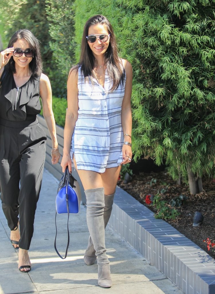 Olivia+Munn+Olivia+Munn+Grabs+Lunch+Friend-fifteen-twenty-weitzman-1