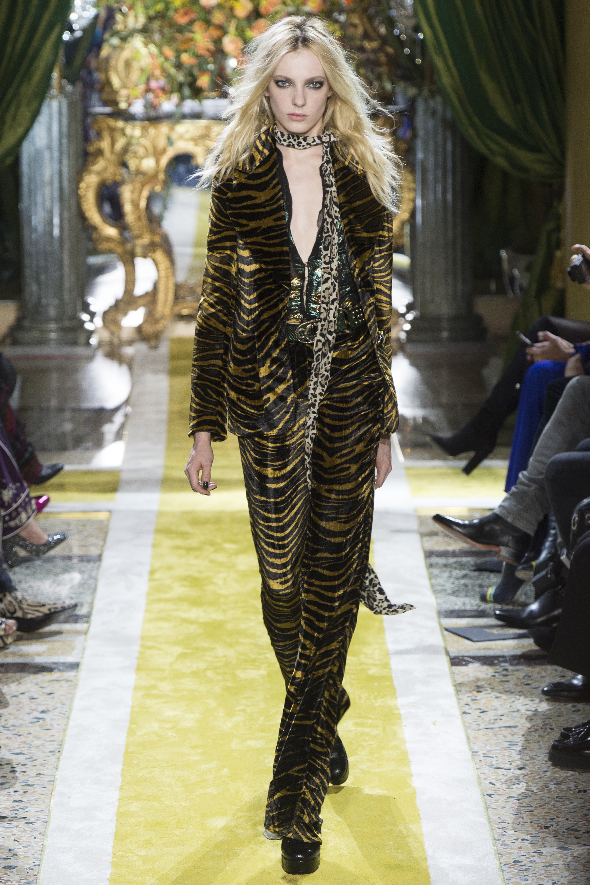 Roberto-Cavalli-Fall-2016-Feline-Printed-Pant-Suit-1