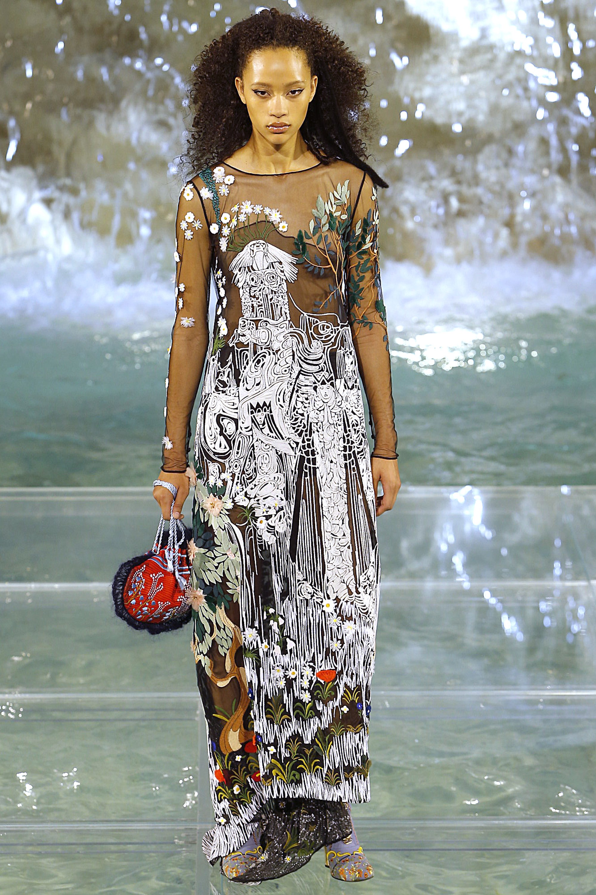 fendi-fall-2016-couture-16