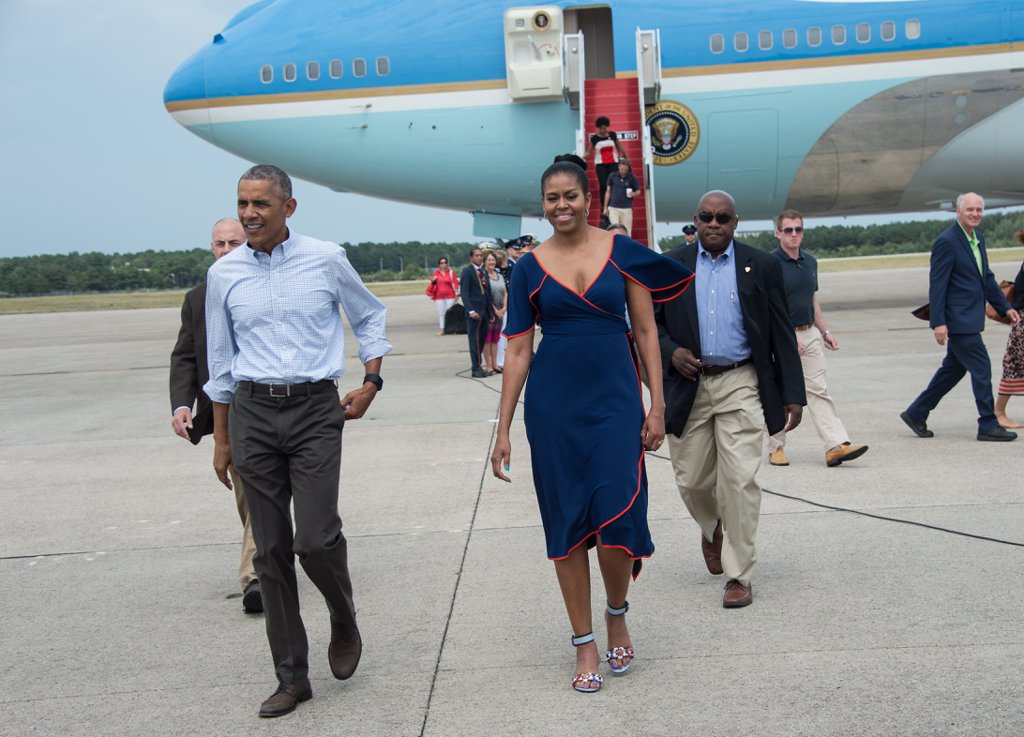 3-Michelle-Obama-Dress-Vacation-Martha-Vineyard-tory-burch-resort-2016-navy-orange-piping-wrap-front-flutter-sleeve-dress-fendi-embellished-applique-block-heel-sandals