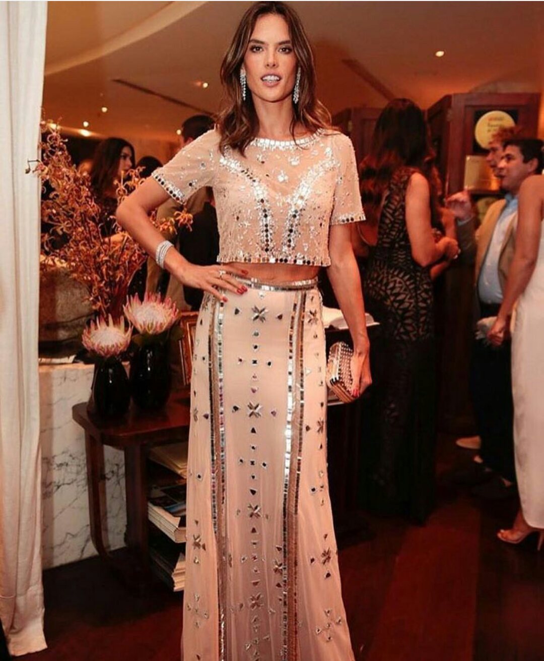 Alessandra-Ambrosio-Temperley-London-Resort-2016-3