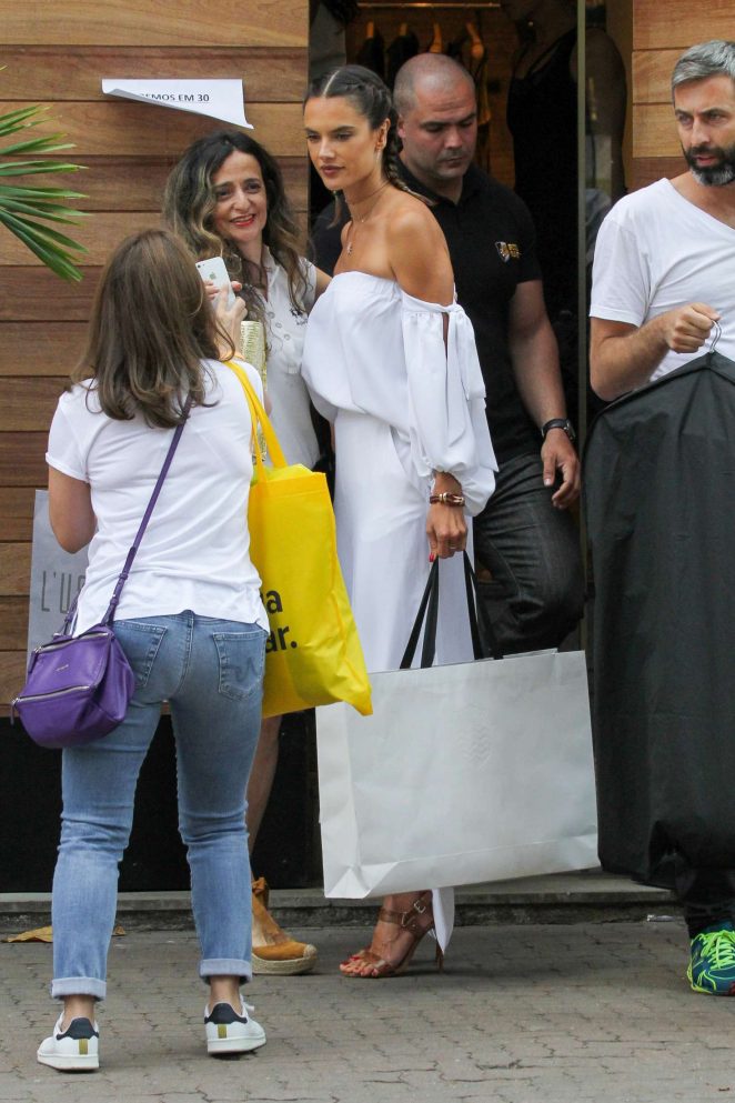 Alessandra-Ambrosio-on-a-Photoshoot-shona-joy-2