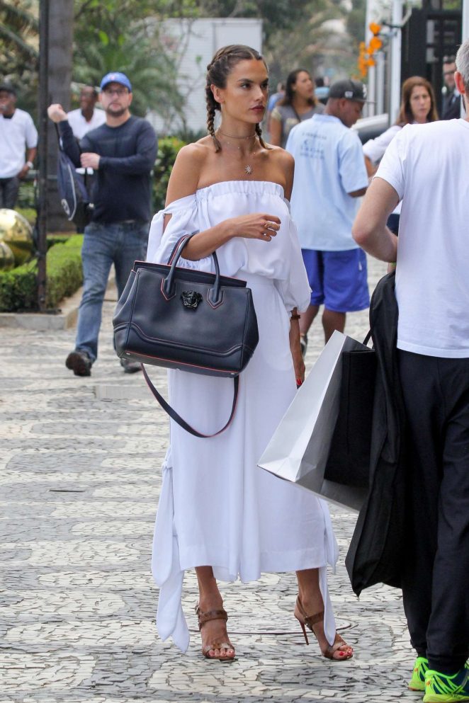 Alessandra-Ambrosio-on-a-Photoshoot-shona-joy