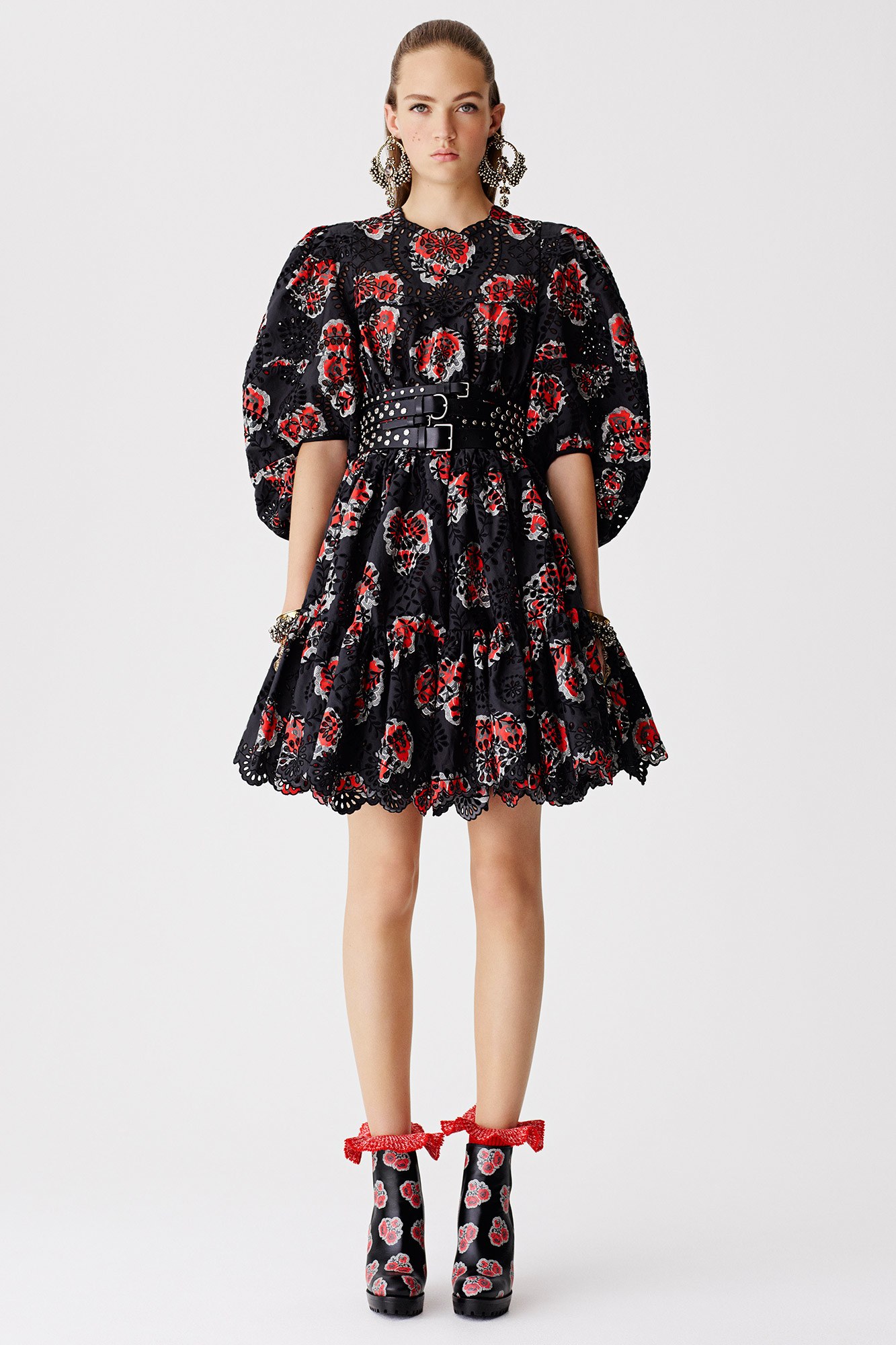 Alexander-McQueen-Resort-2017-Eyelet-Dress-1