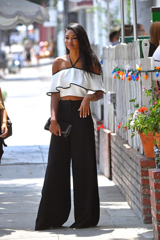 Chanel-iman--Leaves-a-restaurant-in-West-Hollywood-alexis-2