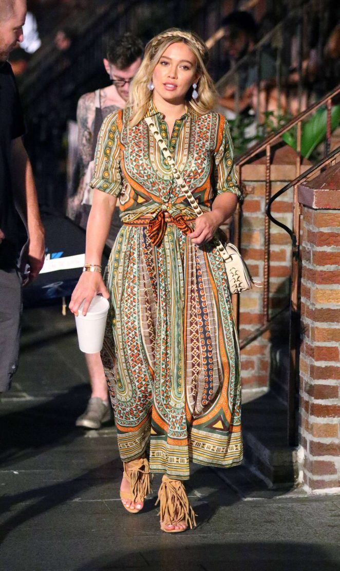 Hilary-Duff--On-the-Set-of-Younger-valentino-chloe
