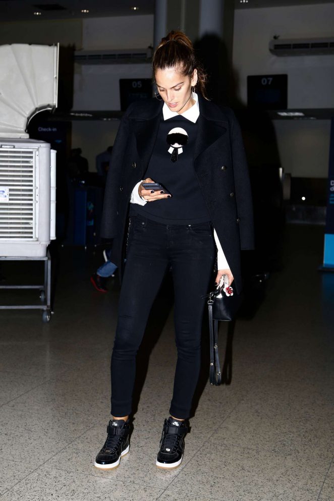 Izabel-Goulart-Arriving-at-Santos-Dummont-Airport-fendi-1