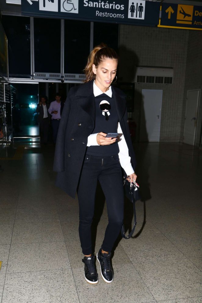 Izabel-Goulart-Arriving-at-Santos-Dummont-Airport-fendi-2