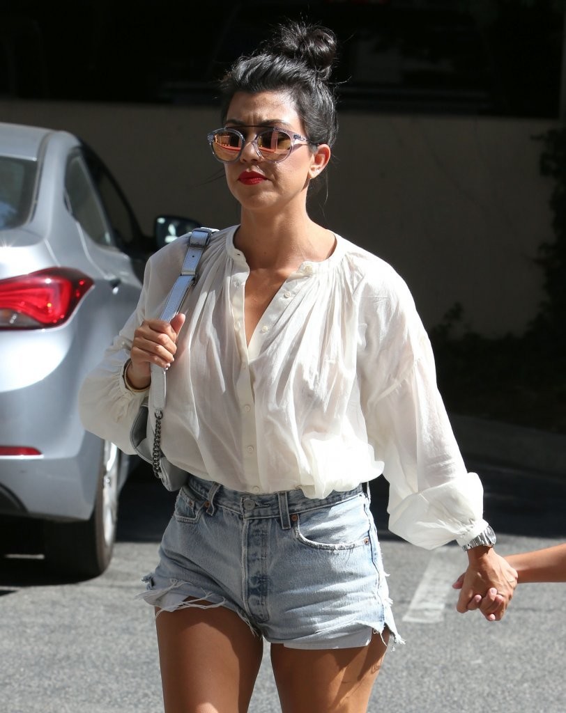 Kourtney+Kardashian+Kourtney+Kardashian+Visits-westward-leaning-rollas-australia-luxe-collective-3