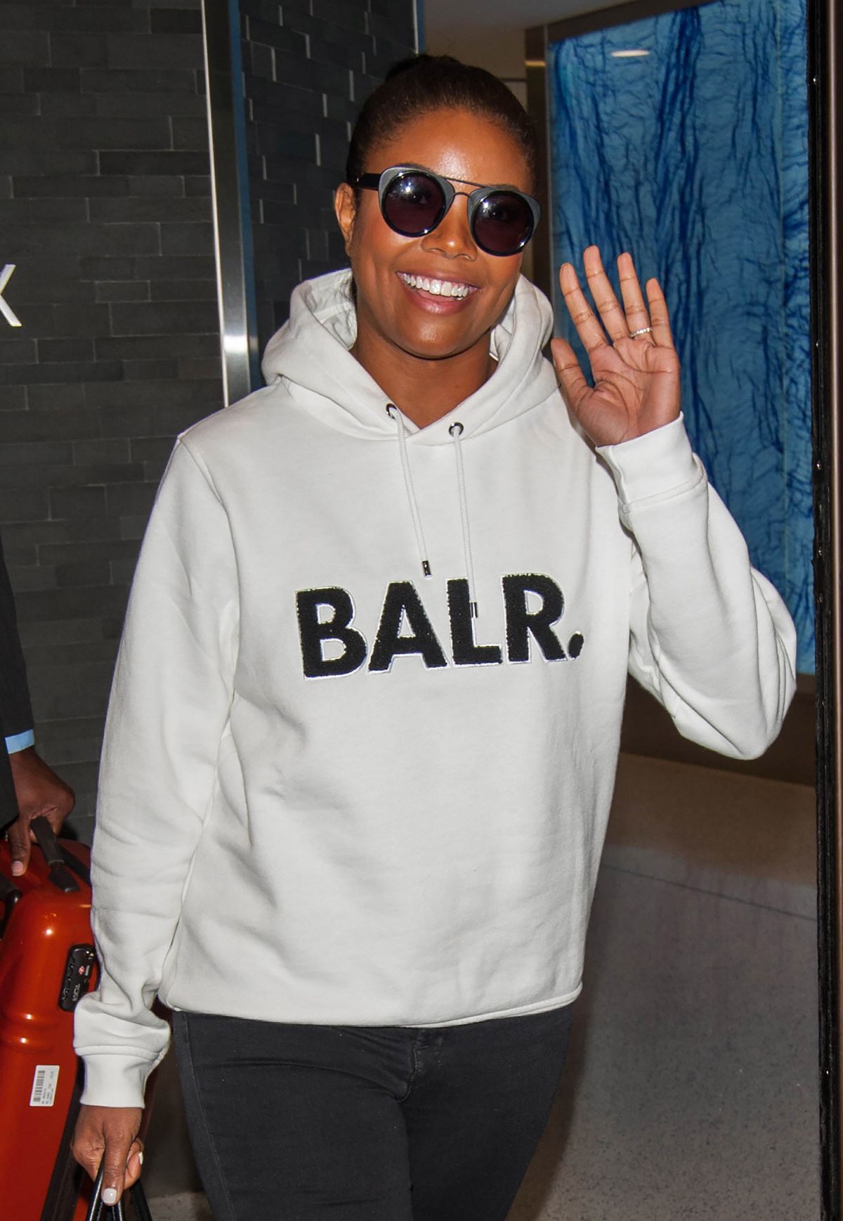 gabrielle-union-at-lax-airport-in-los-angeles-blar-1