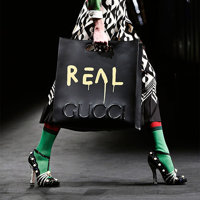 gucci-fall-2016-gucci-chost-black-leather-yellow-print-tote-bag