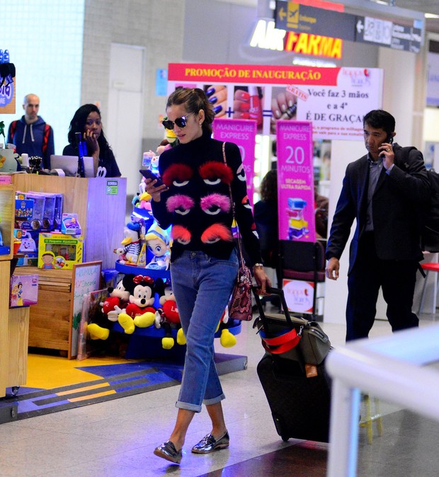 izabel-goulart-santos-dumont-airport-rio-fendi