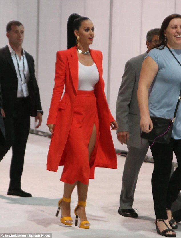 katy-perry_photo-shoe-launch-emanuel-ungaro-2