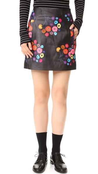 Hilary+Duff-AOL-HQ-Tayna-Taylor-Leather-Printed-Mini-skirt-2