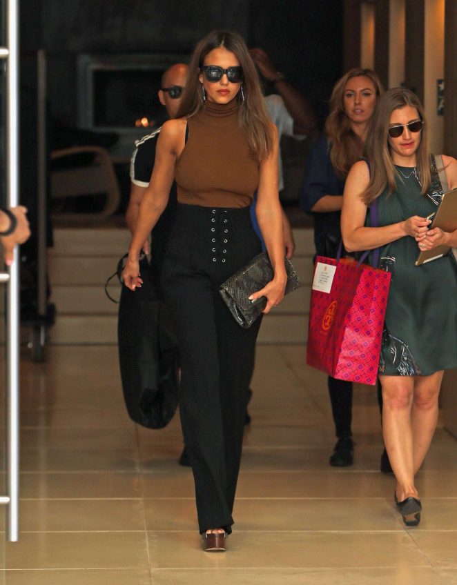 Jessica-Alba-at-New-York-Fashion-Week-2016-alc-look-for-less-2