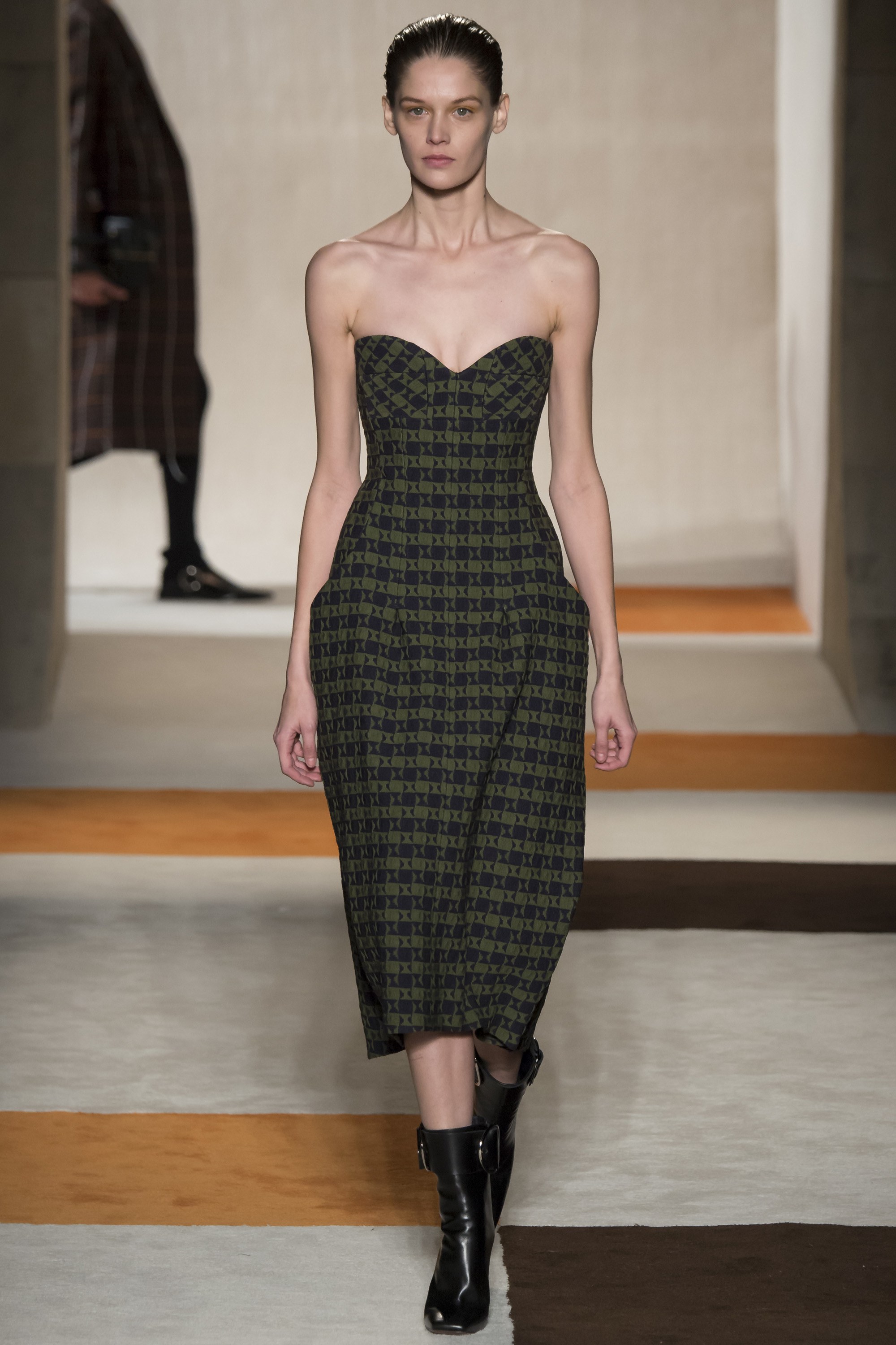Victoria-Beckham-fall-2016-printed-dress