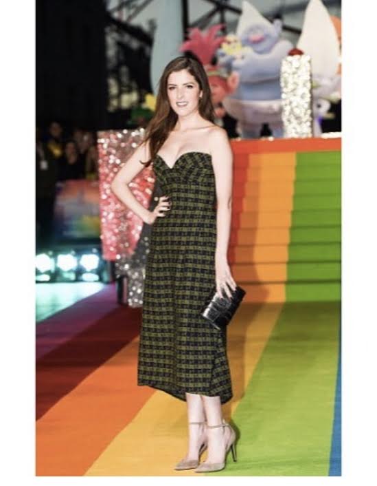 anna-kendrick-trolls-promo-Victoria-Beckham-fall-2016-printed-dress