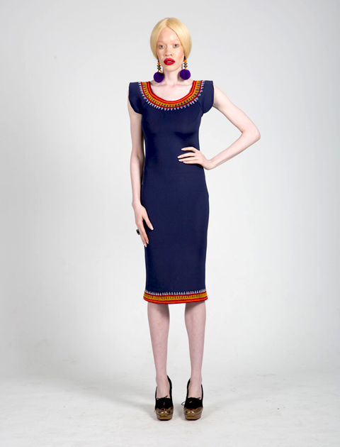 kibonen-DiPreneBlueblack-embroidered-neck-hem-front