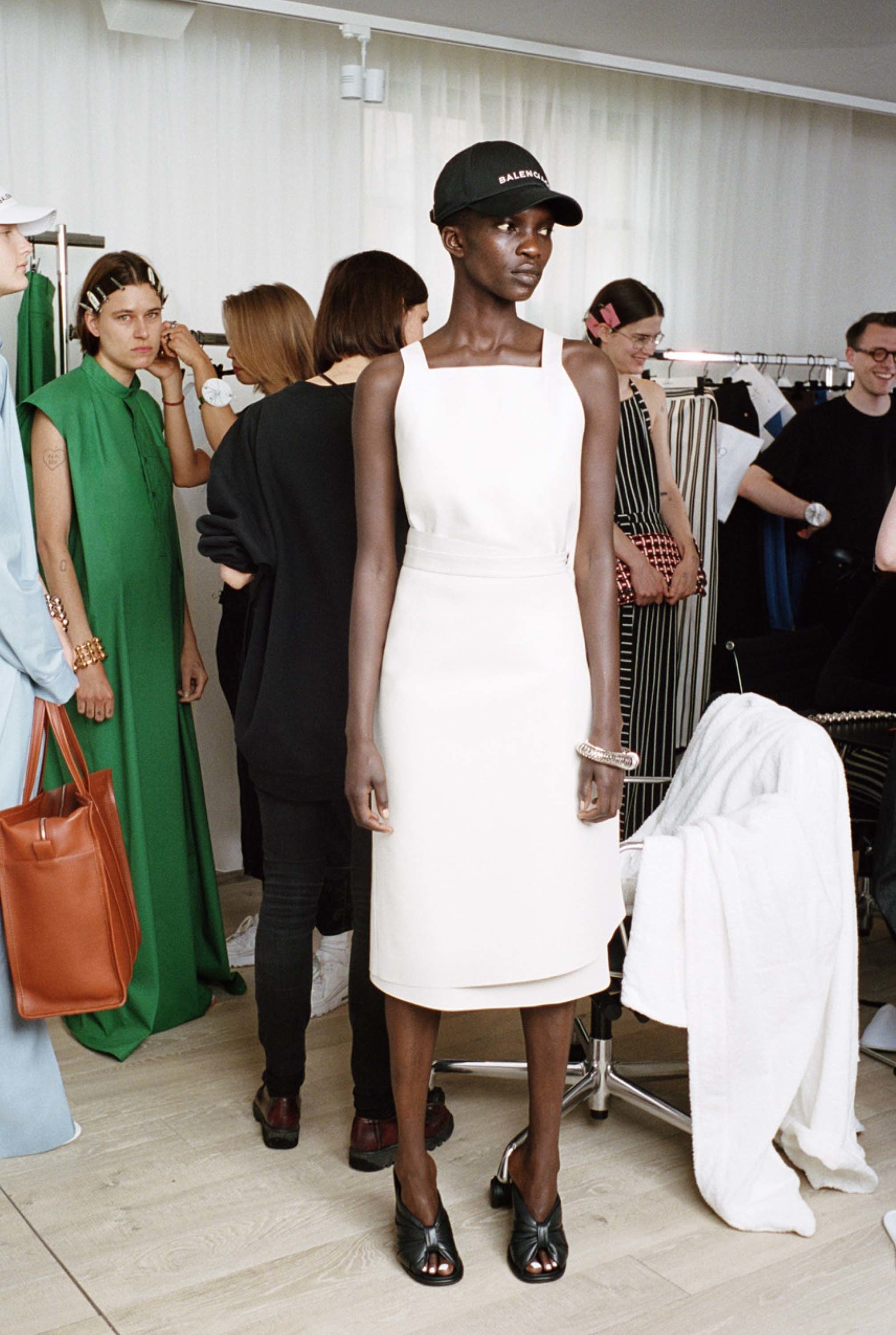 14-balenciaga-resort-2017