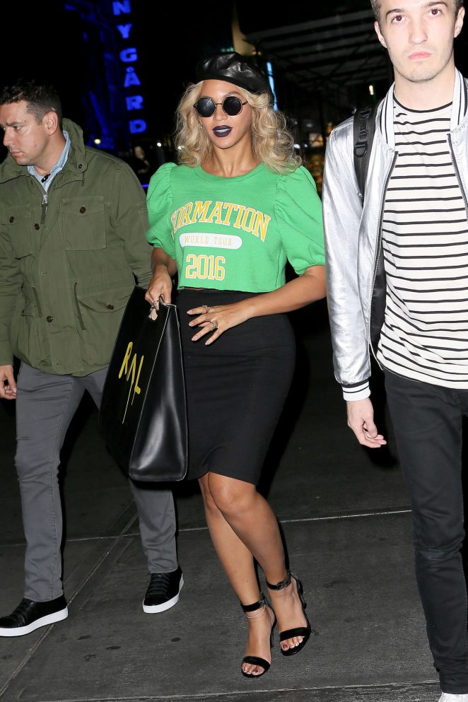Beyonce-Leaves-her-Midtown-office-formation-gucci