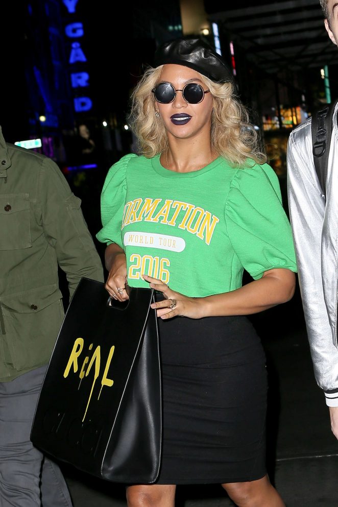 Beyonce-Leaves-her-Midtown-office-gucci-formation