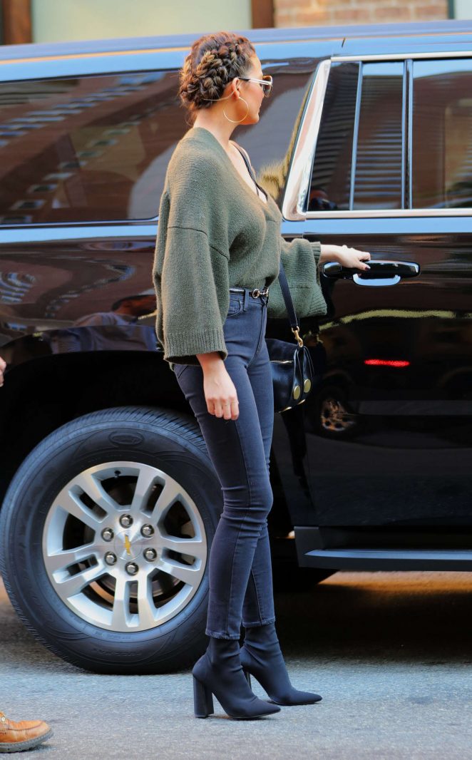 chrissy-teigen-in-jeans-out-in-new-york-tony-bianco-nili-lotan-2
