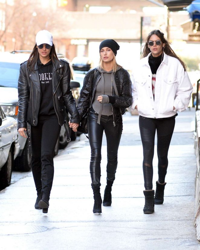 hailey-baldwin-nyc-unravel-wang-1