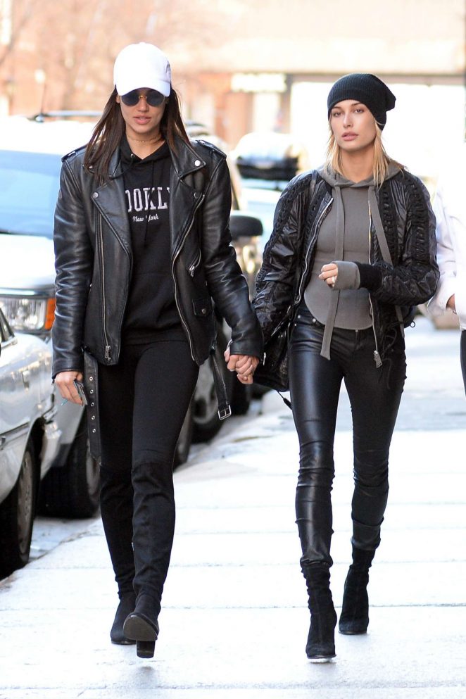 hailey-baldwin-nyc-unravel-wang-2