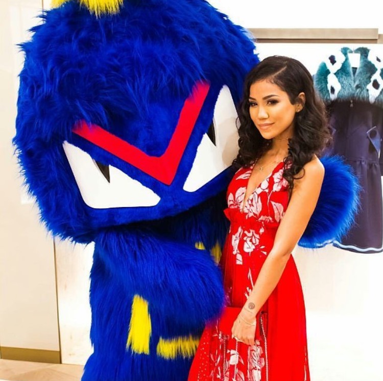 jhene-aikos-fendi-rodeo-drive-flagship-store-opening-fendi-resort-2017-red-floral-printed-halter-dress-3