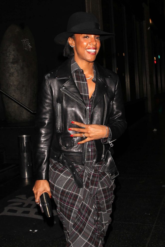 kelly-rowland-leaving-katsuya-restaurant-public-school-1