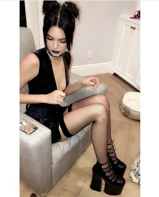 kendall-jenner-halloween-dinner-sleeveless-linde-mini-dress-midv_black-4