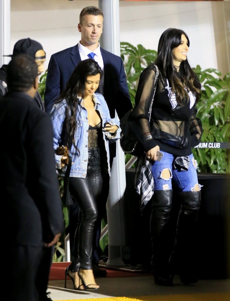 kourtneykardashianarrivalskanyewestconert-icons-unravel-anine-bing-1