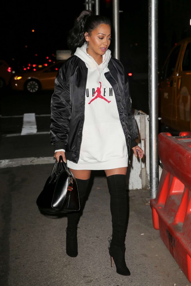 la-la-anthony-heading-to-the-new-york-knicks-game-runway-la