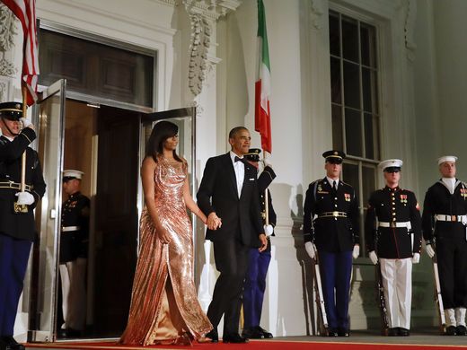 michelle-obama-custom-chainmail-versace-rose-gold-gown-final-state-dinner-7
