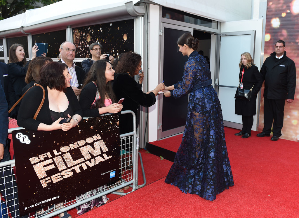 sonamkapoormirzyalovegala60thbfilondon-ralph-russo-1