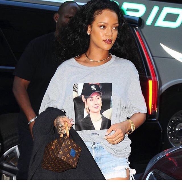 steal-rihanna-trapvilla-hilary-tee-2