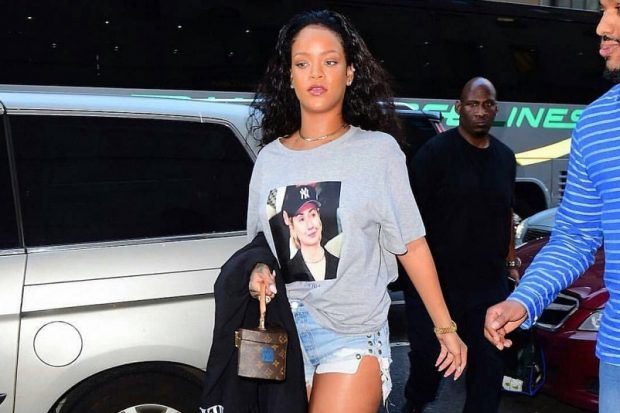 steal-rihanna-trapvilla-hilary-tee