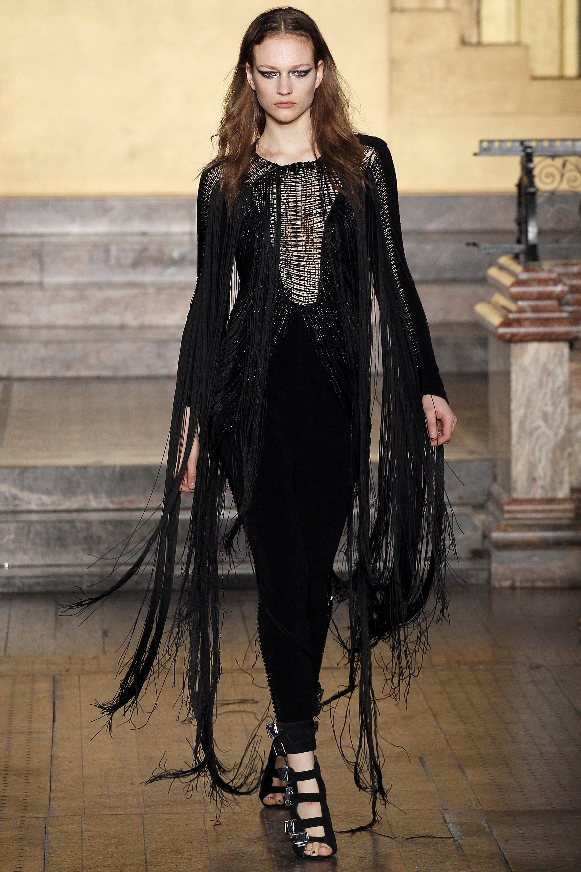 julien-macdonald-fall-2016