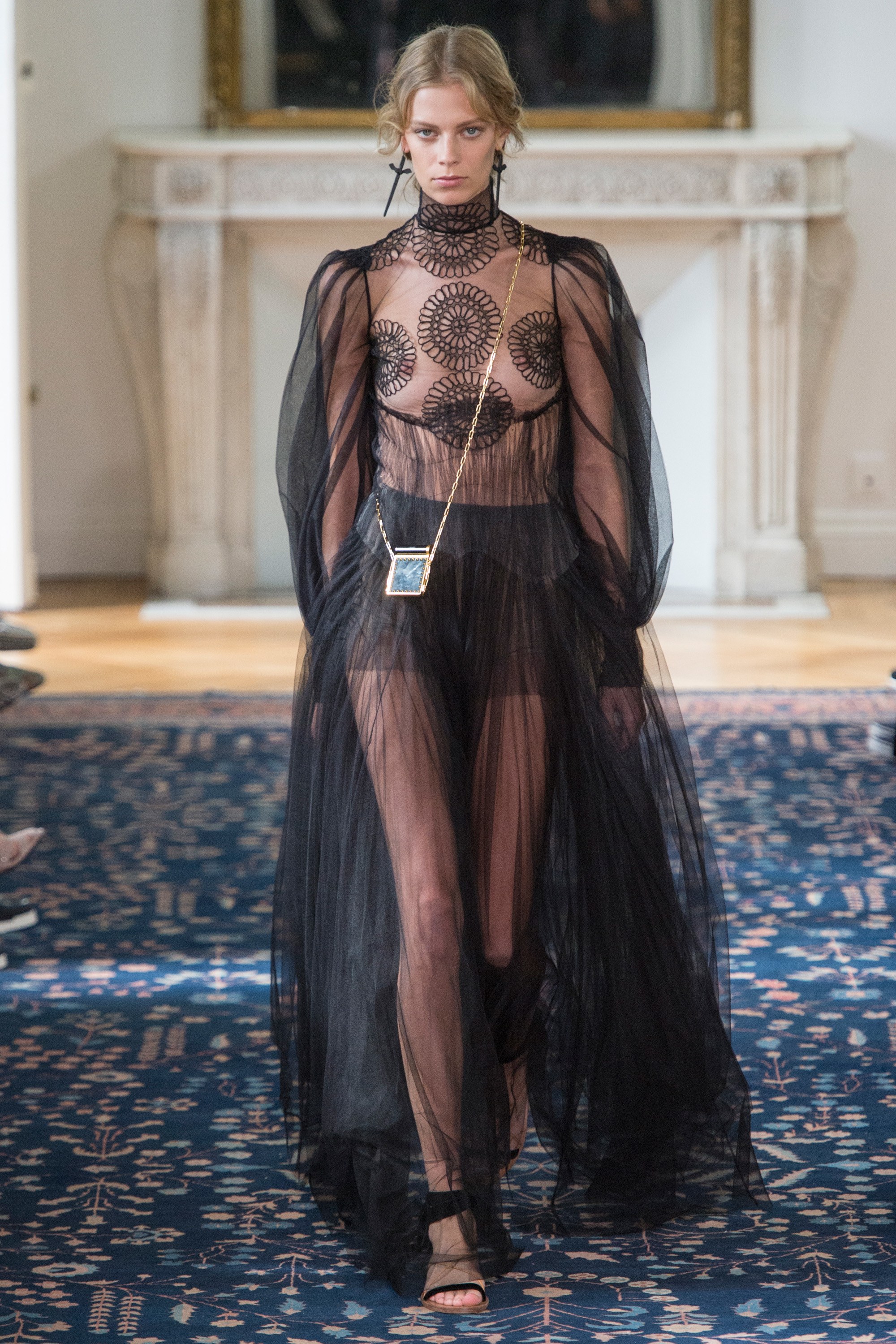 valentino-spring-2017-7