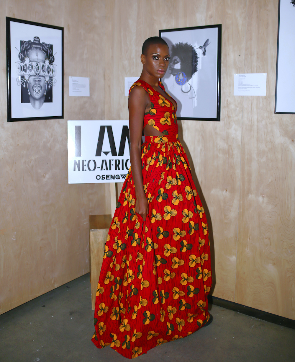 00-midget-giraffe-africa-fashion-week-la
