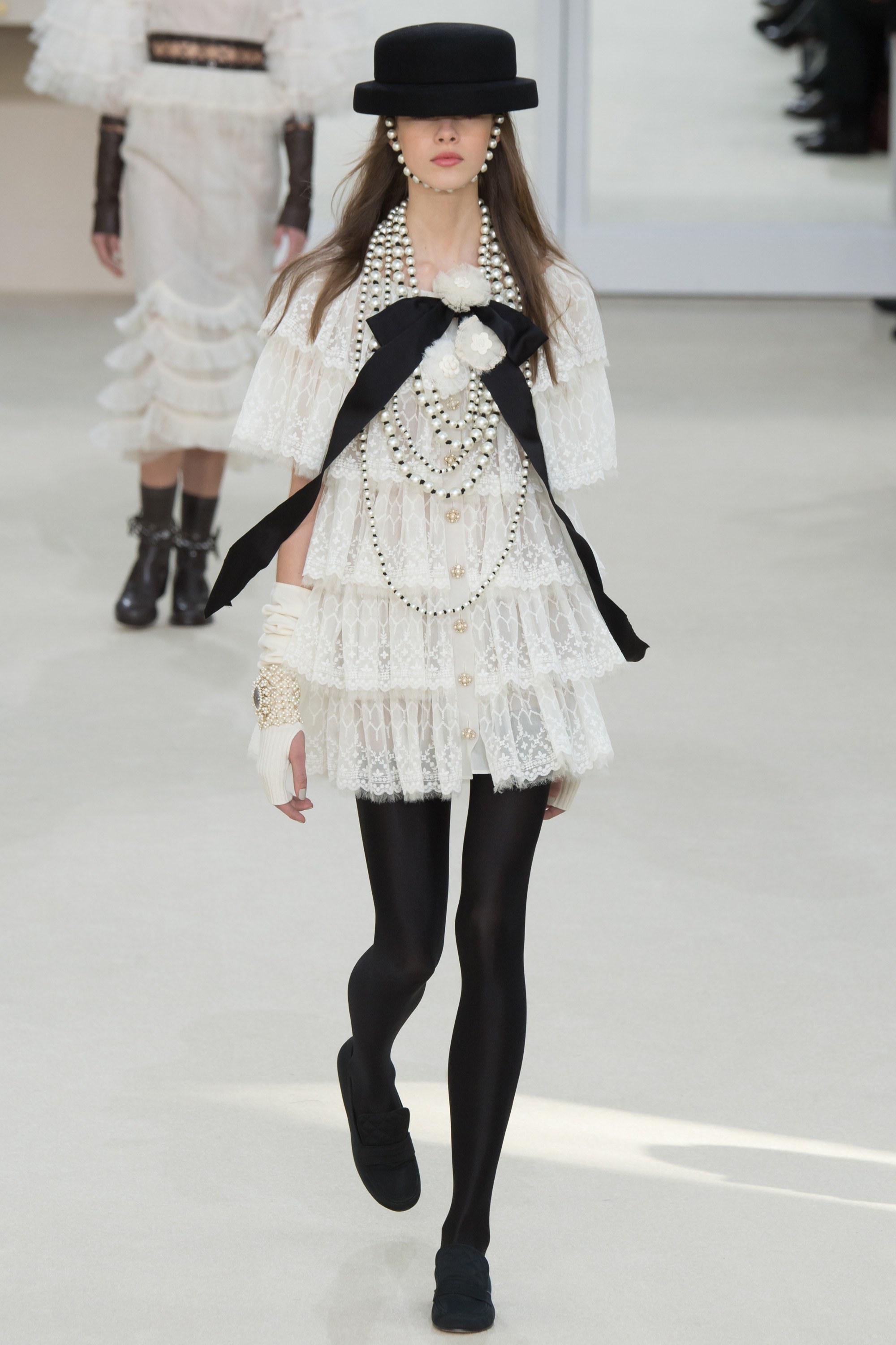 chanel-fall-2016-white-tiered-ruffle-dress-runway-1